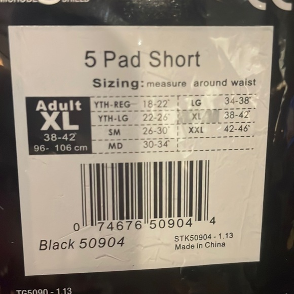 Mueller 5 Pad Compression Short Adult XL 38”-42” - Picture 3 of 3